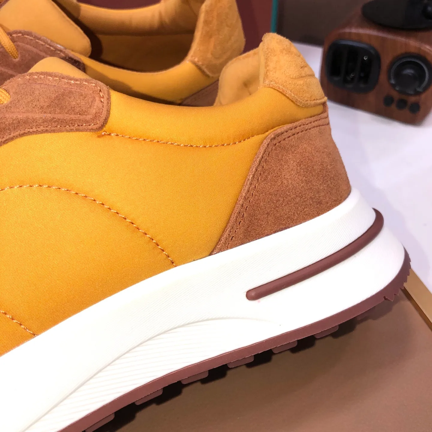 Men's shoes 💰600💰[𝐥𝐨𝐫𝐨 𝐏𝐢𝐚𝐧𝐚] lp classic loafers, an Italian treasure brand, the only brand that can match Hermès! Only after wearing it do we realize that we cannot let down our feet. The upper is imported cashmere, the lining of water-dyed cowhide ➕ the cowhide feet, the official original glass rubber outsole, and the pendant. Exclusive original packaging (tag ➕ brand paper ➕ outer box ➕ hand bag) code number: 38-45